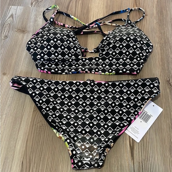 Hurley Hana reversible Bikini Black Tropical print Size S NEW Beach Vacation - Picture 13 of 15
